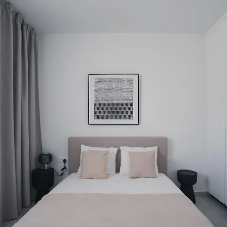 Mira - 2bdr With Private Terrace