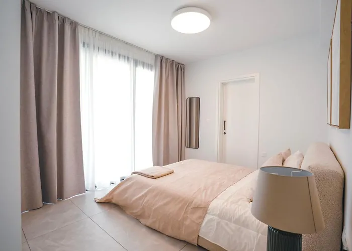 Mira - 2bdr With Private Terrace Apartmán