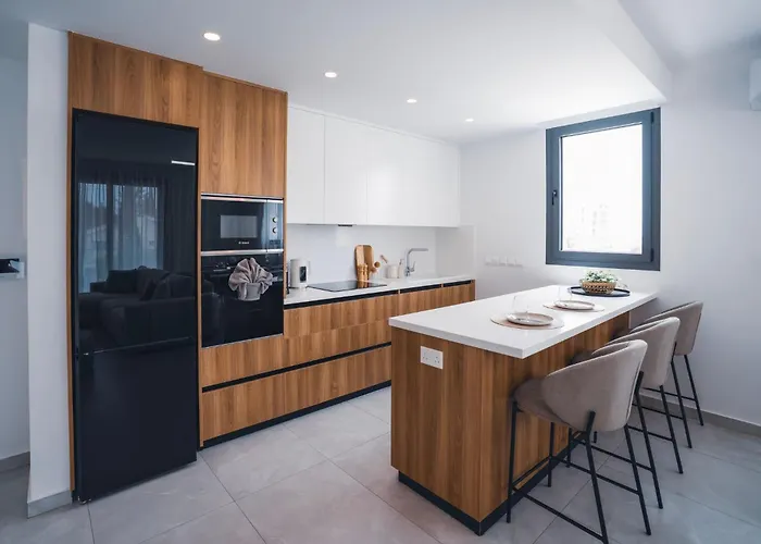 Apartmán Mira - 2bdr With Private Terrace Paphos